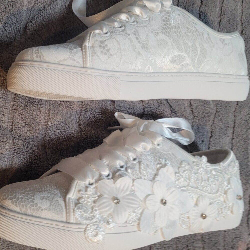 NWT White Lace Bridal Sneakers with Satin Ribbon Lace - Size 7.5